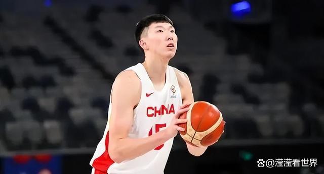 周琦成为首位征战CBA的NBA球员，引发球迷热议